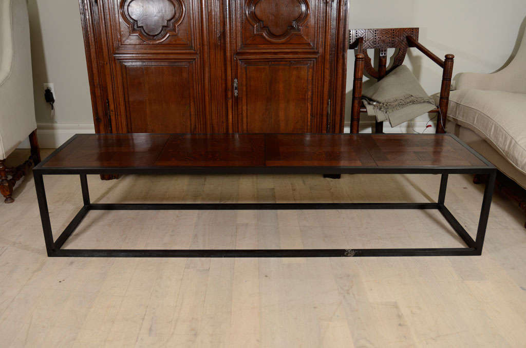 Table de parquet en chêne français du 19e siècle avec base contemporaine en acier